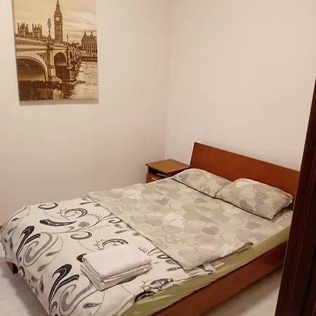 Two-bedroom In 10 Min To The Opera Theatre アパート リヴィウ