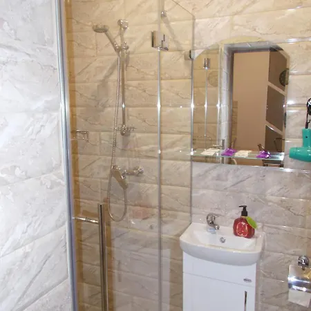 Two-bedroom In 10 Min To The Opera Theatre *