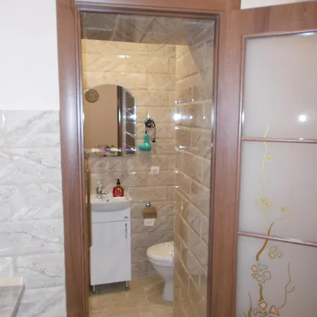 Two-bedroom In 10 Min To The Opera Theatre Lviv